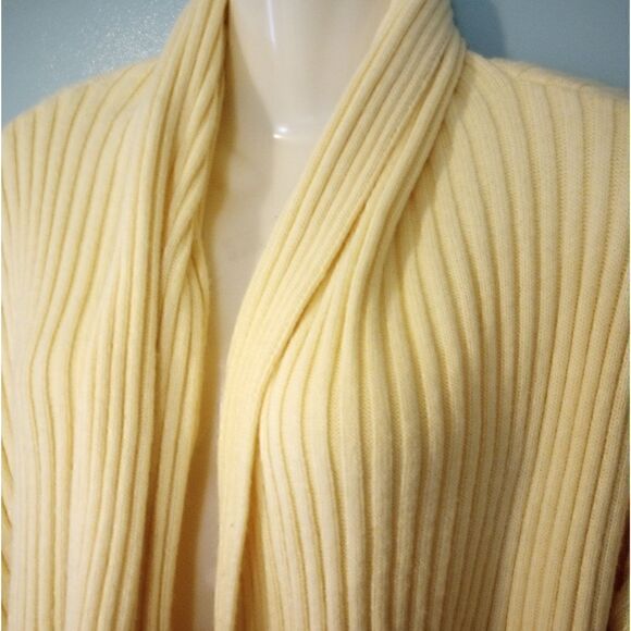 Cable Stitch 100% acrylic cream cable knit open cardigan with thumb holes - Picture 4 of 12